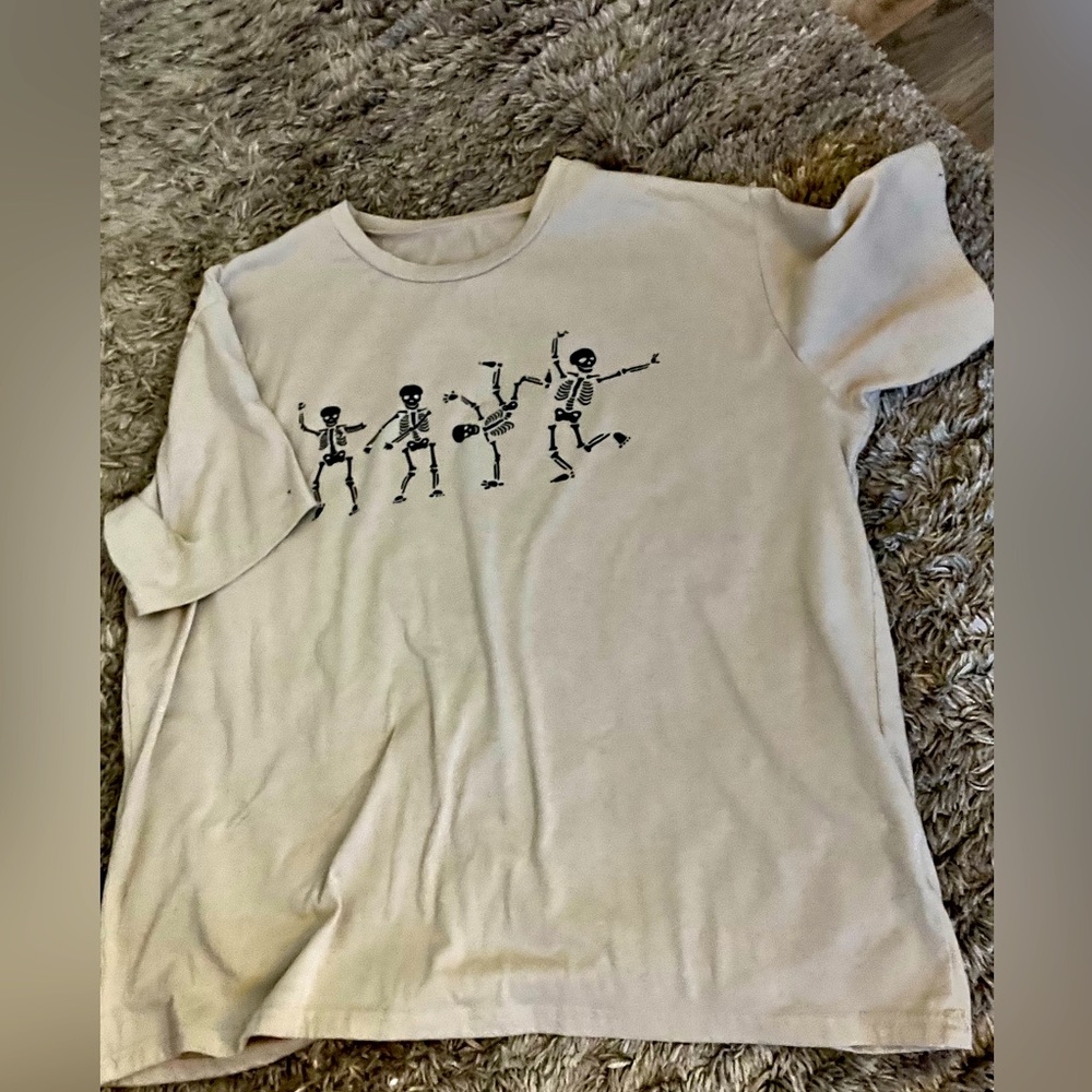 Shirt size Large. Color: Tan
